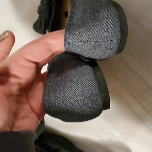 Childrens place size 4 canvas denim slip ins rubber sole - Picture 4 of 6